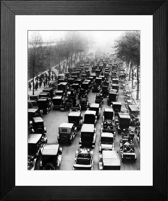 Framed Print : English General Strike. With public transportation workers on strike, Londoner's from the suburbs drove to work, cloggi ng the streets with cars. May 4-13, 1926