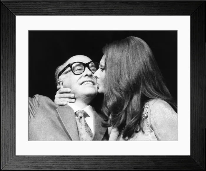 Framed Print : Sophia Loren gives her husband, film producer Carlo Ponti, a kiss at press conference. They were in New York to promote Sophia Loren's film SUNFLOWER, Sept. 24, 1970
