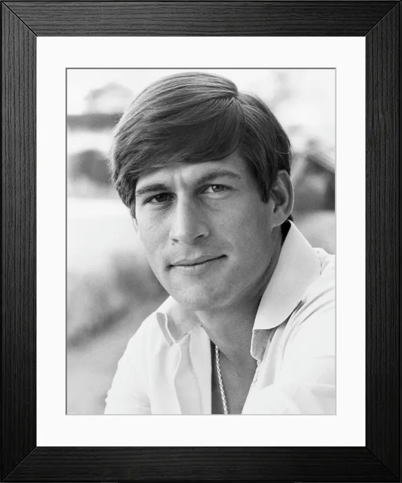 Framed Print : DEATH ON THE NILE, Simon MacCorkindale, 1978. Paramount / courtesy Everett Collection