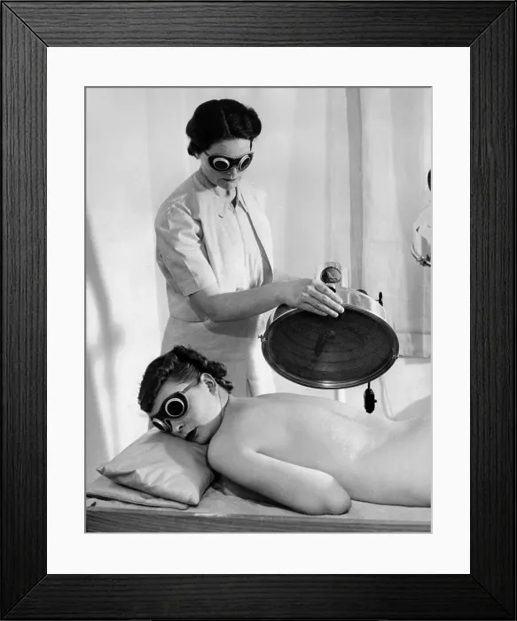 Framed Print : Helena Rubenstein Fifth Avenue Salon. Ultra-violet light is one of the healthful aids to beauty