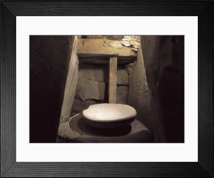 Framed Print : IRELAND. LEINSTER. MEATH. Newgrange. Central Chamber of the Megalithic Passage Tomb. Stone plate for offerings. Neolithic art. AISA / Everett Collection**US SALES ONLY** Framed Print : IRELAND. LEINSTER. MEATH. Newgrange. Central Chamber of the Megalithic Passage Tomb. Stone plate for offerings. Neolithic art. AISA / Everett Collection**US SALES ONLY**