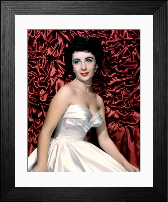 Framed Print : Elizabeth Taylor, early 1950s Framed Print : Elizabeth Taylor, early 1950s