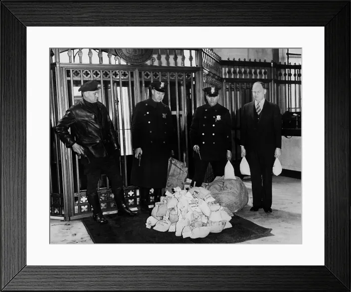Framed Print : Payroll money for Detroit Workers. Police guard money arriving at the Chrysler Emergency Bank in Detroit