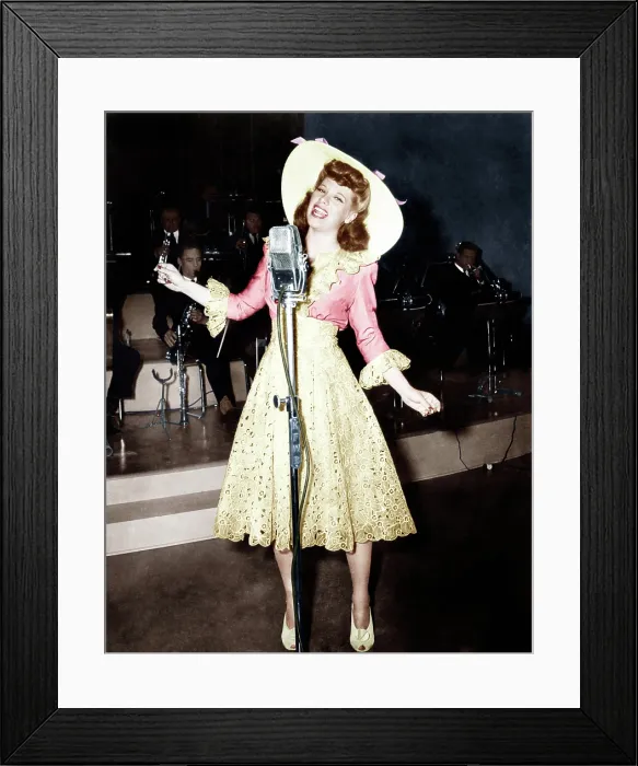 Framed Print : THANK YOUR LUCKY STARS, Dinah Shore, 1943