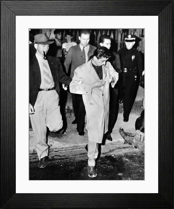 Framed Print : Los Angeles police take a Zoot Suiter into custody. Man wearing a super-knee length zoot suit with stuff cuffs on the drape shaped trousers. June 10, 1943