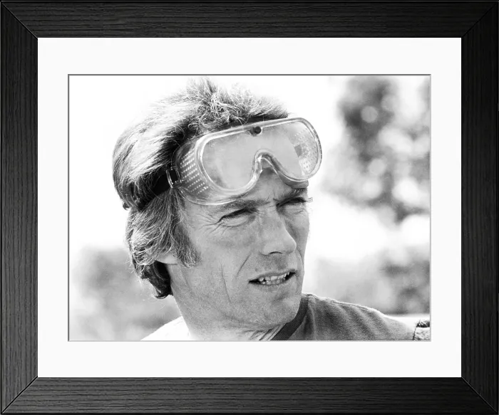 Framed Print : EVERY WHICH WAY BUT LOOSE, Clint Eastwood, 1978. Warner Brothers / courtesy Everett Collection