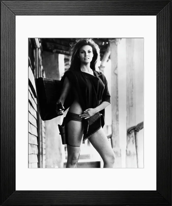 Framed Print : HANNIE CAULDER, Raquel Welch, 1971