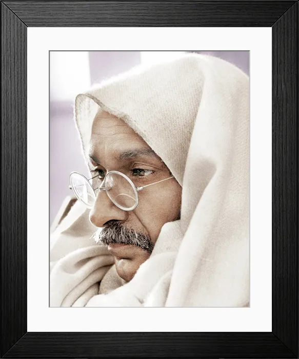 Framed Print : GANDHI, Ben Kingsley, 1982. Columbia / courtesy Everett Collection