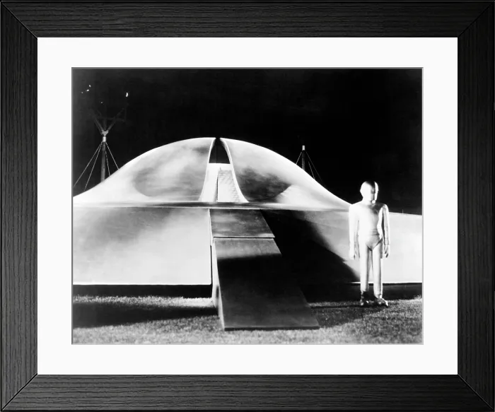 Framed Print : THE DAY THE EARTH STOOD STILL, Lock Martin, 1951, TM & Copyright 20th Century Fox Film Corp. / courtesy Everett Collection