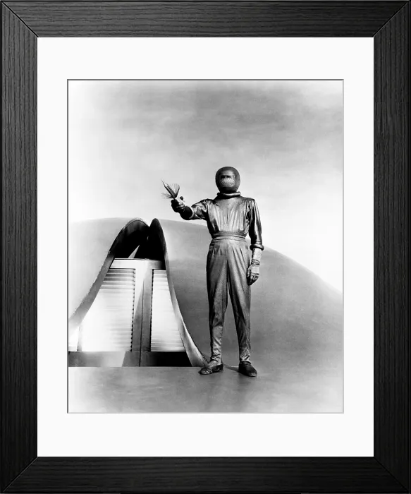 Framed Print : THE DAY THE EARTH STOOD STILL, Lock Martin, 1951, TM & Copyright 20th Century Fox Film Corp. / courtesy Everett Collection