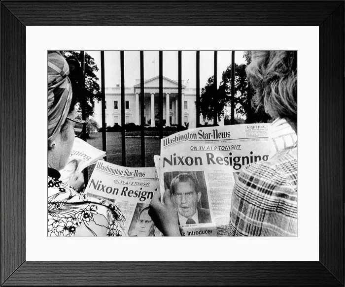 Framed Print : Tourists in front of the White House read headlines, Nixon Resigning. Aug. 8, 1974. (CSU_ALPHA_642) CSU Archives / Everett Collection Framed Print : Tourists in front of the White House read headlines, Nixon Resigning. Aug. 8, 1974. (CSU_ALPHA_642) CSU Archives / Everett Collection