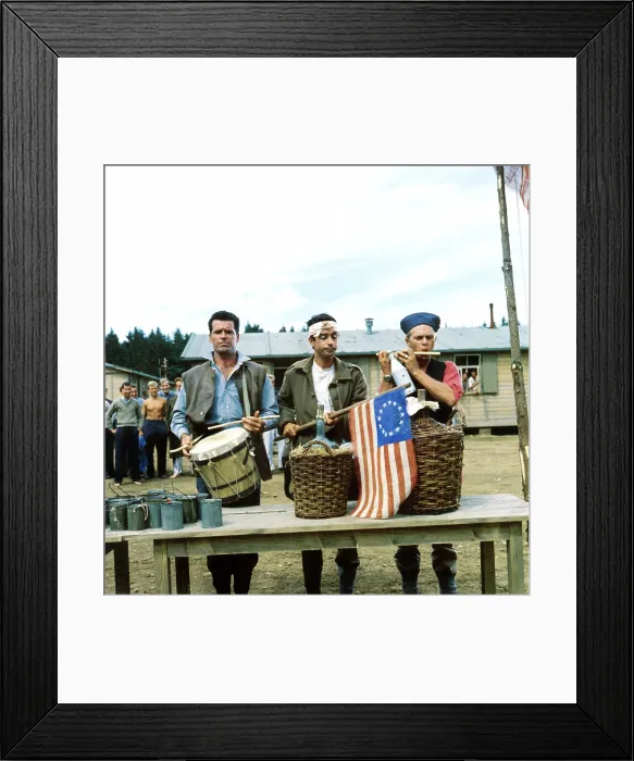 Framed Print : THE GREAT ESCAPE, James Garner, Jud Taylor, Steve McQueen, 1963