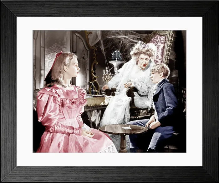 Framed Print : GREAT EXPECTATION, from left: Jean Simmons, Martita Hunt, Anthony Wager, 1946