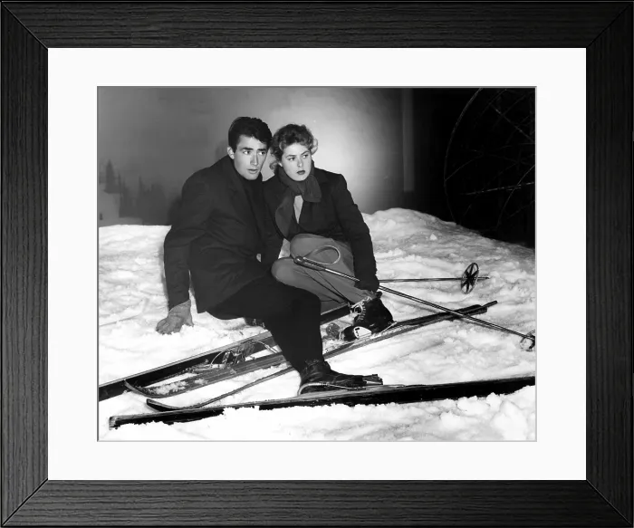 Framed Print : GREGORY PECK and INGRID BERGMAN prepare to shoot a scene for SPELLBOUND, 1945