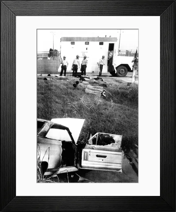 Framed Print : End of an hour gun battle between New Orleans Police and Black Panthers. A dozen African Americans were arrested in the Desire Project in the 9th Ward of New Orleans. Sept