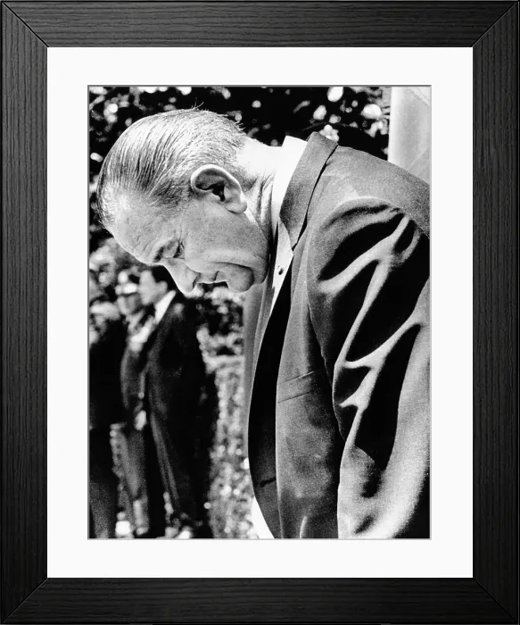 Framed Print : President Lyndon Johnson stands with head lowered as he awaits the arrival of President Hastings Kamuzu Banda of Malawi. Dec. 12, 1964