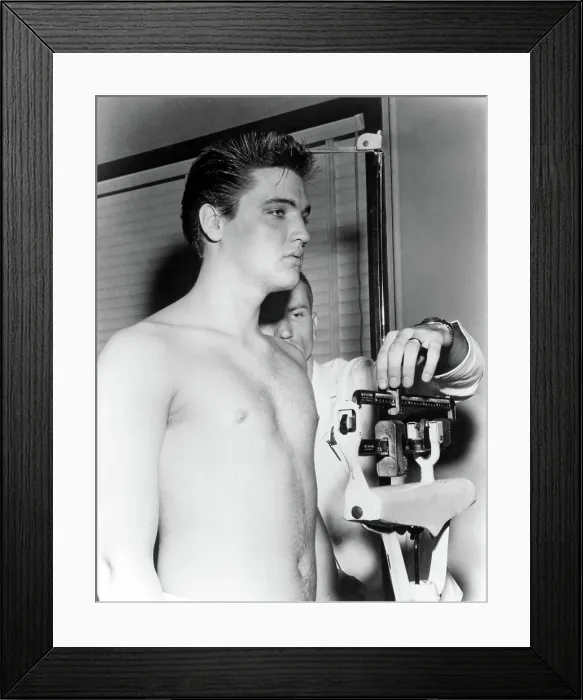 Framed Print : ELVIS PRESLEY gets his Army inductee medical exam, 1958 Framed Print : ELVIS PRESLEY gets his Army inductee medical exam, 1958