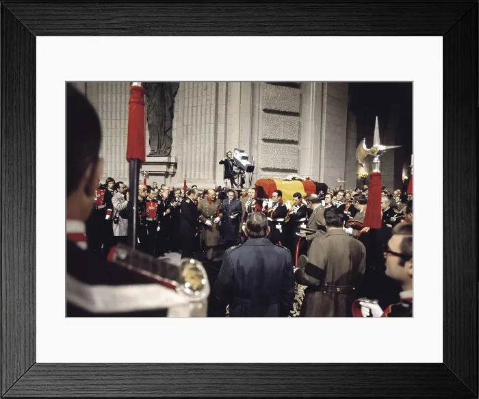 Framed Print : Arrival of the coffin with the mortal remains of Francisco Franco to the Basilica of the Valle de los Cados (23rd November 1975). AISA / Everett Collection**US SALES ONLY** Framed Print : Arrival of the coffin with the mortal remains of Francisco Franco to the Basilica of the Valle de los Cados (23rd November 1975). AISA / Everett Collection**US SALES ONLY**