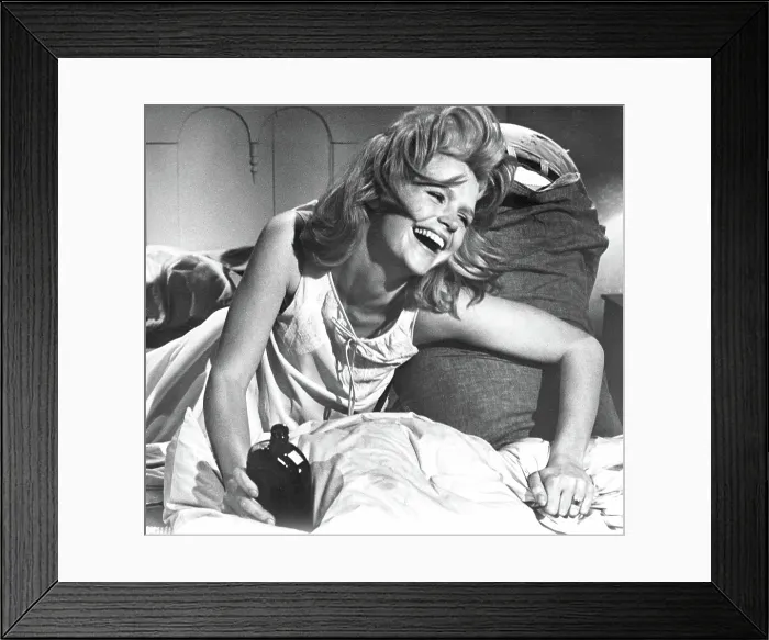 Framed Print : DAYS OF WINE AND ROSES, Lee Remick, 1962, drunk and happy