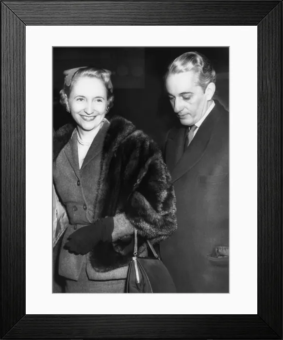 Framed Print : Margaret Truman and Clifton Daniel Jr. return from a visit with his parents in Zebulon, N.C Framed Print : Margaret Truman and Clifton Daniel Jr. return from a visit with his parents in Zebulon, N.C