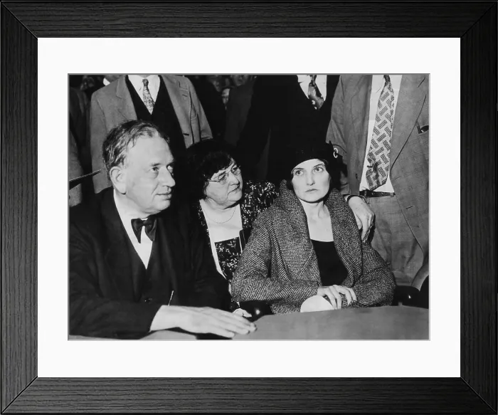 Framed Print : Phoenix Trunk Murderess during her arraignment in Los Angeles on October 26, 1931. L-R: Louis P. Russell, attorney; Ann Hamilton, police woman; and Winnie Ruth Judd