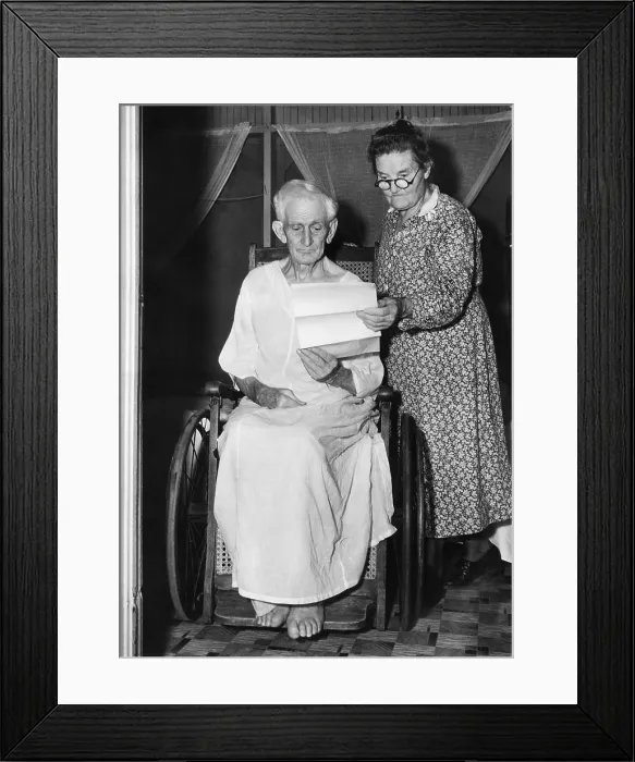 Framed Print : Elderly father and mother of the convicted Phoenix Trunk Murderess, Oct. 26, 1939 Framed Print : Elderly father and mother of the convicted Phoenix Trunk Murderess, Oct. 26, 1939