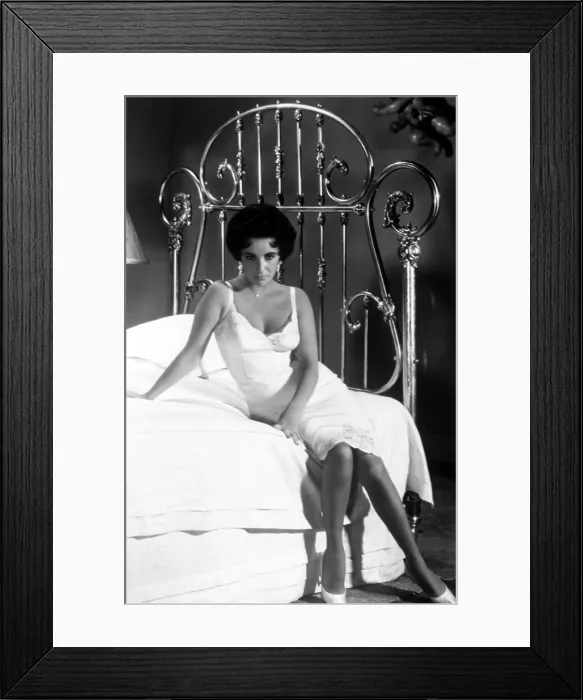 Framed Print : CAT ON A HOT TIN ROOF, Elizabeth Taylor, 1958 Framed Print : CAT ON A HOT TIN ROOF, Elizabeth Taylor, 1958