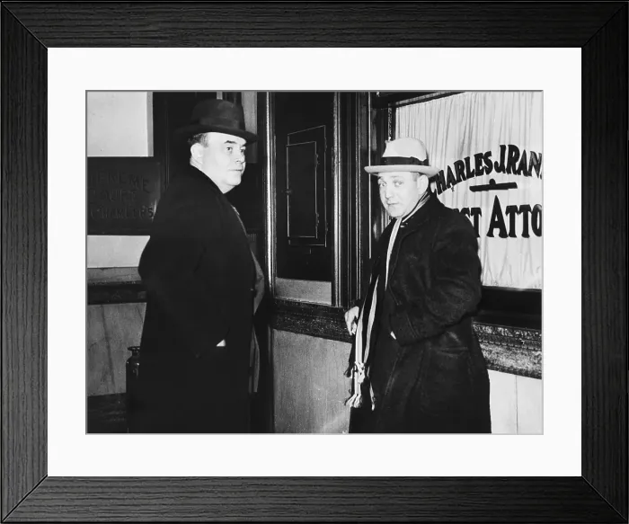 Framed Print : Dutch Schultz (right) and James L. Nooman, his attorney, visit the Dist. Atty. of Troy, New York