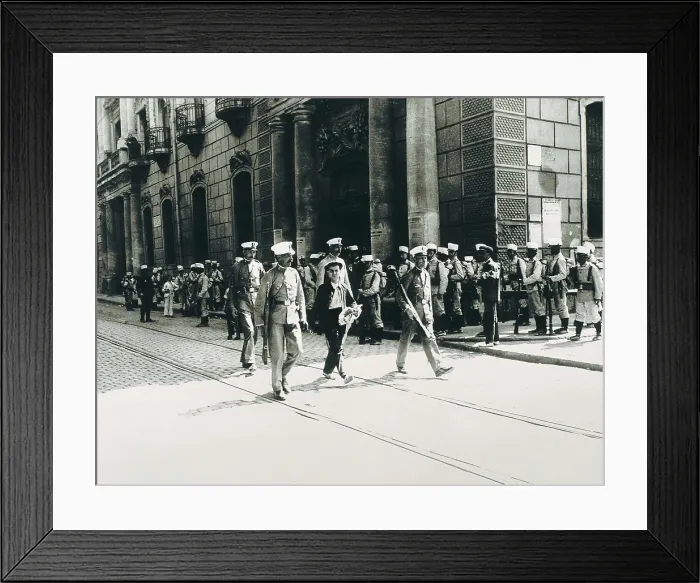 Framed Print : Tragic Week in Barcelona (26th-31st July 1909). The Government's army takes the streets of Barcelona. AISA / Everett Collection**US SALES ONLY**