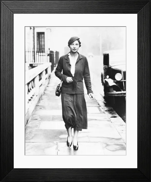 Framed Print : Helen Wills Moody in London to defend her title at the Wimbledon Tennis Championships. June 3, 1933. She is attired in a relaxed green outfit with a matching beret