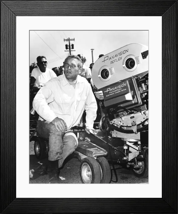 Framed Print : SOMETIMES A GREAT NOTION, (aka NEVER GIVE AN INCH), director and star Paul Newman, on-set, 1971