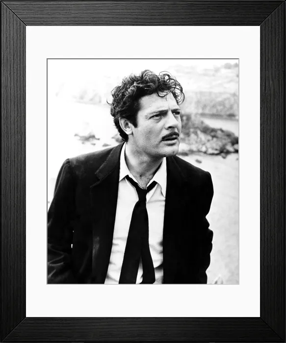Framed Print : DIVORCE - ITALIAN STYLE, Marcello Mastroianni, 1961 Framed Print : DIVORCE - ITALIAN STYLE, Marcello Mastroianni, 1961