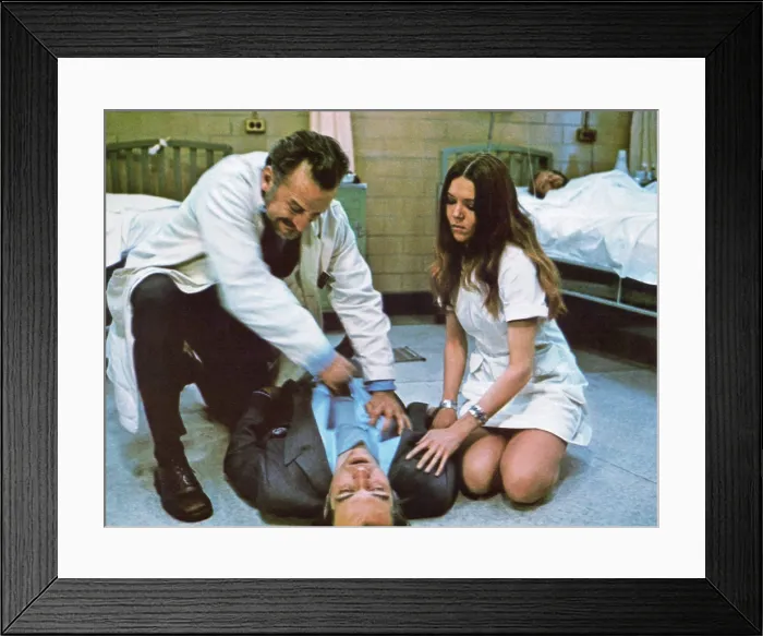 Framed Print : THE HOSPITAL, from left, kneeling, George C. Scott, Diana Rigg, 1971