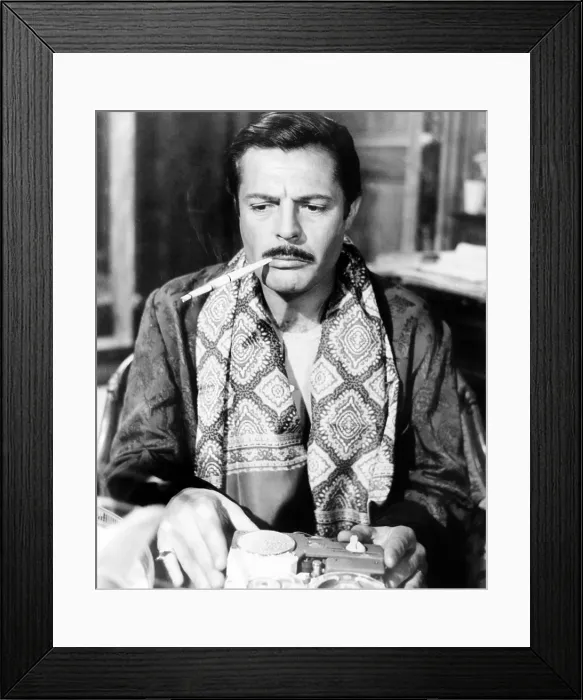 Framed Print : DIVORCE - ITALIAN STYLE, Marcello Mastroianni, 1961 Framed Print : DIVORCE - ITALIAN STYLE, Marcello Mastroianni, 1961