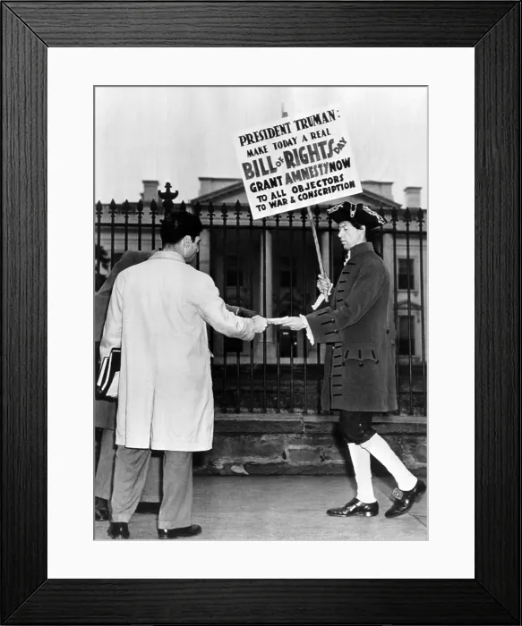 Framed Print : Nathan Horowitz pickets the White House for the Committee for Amnesty of War Objectors
