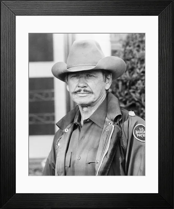 Framed Print : BORDERLINE, Charles Bronson, 1980, Associated Film Distribution / courtesy Everett Collection Framed Print : BORDERLINE, Charles Bronson, 1980, Associated Film Distribution / courtesy Everett Collection