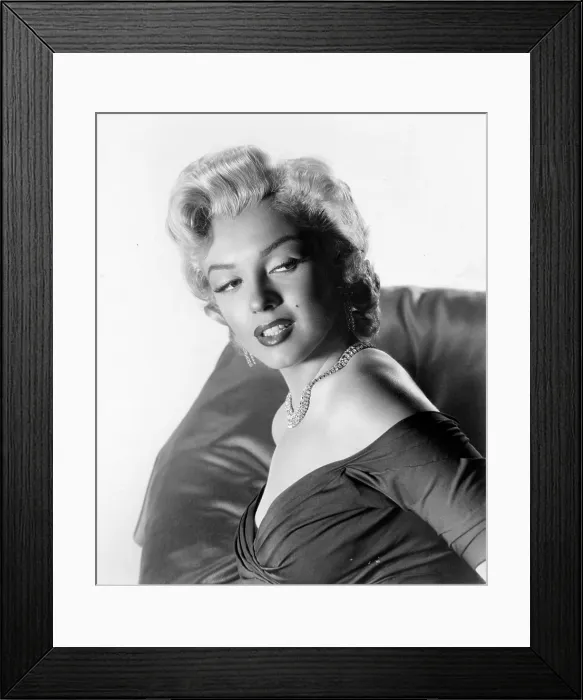 Framed Print : Marilyn Monroe, in a photo sitting for MONKEY BUSINESS, 1952. - Photo: Courtesy Everett Collection Framed Print : Marilyn Monroe, in a photo sitting for MONKEY BUSINESS, 1952. - Photo: Courtesy Everett Collection