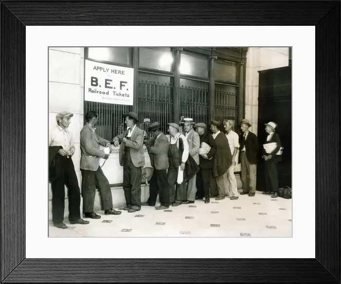Framed Print : 200 Quit the Bonus Army. The Federal Government offered loans to Veterans for transportation home and food on the way
