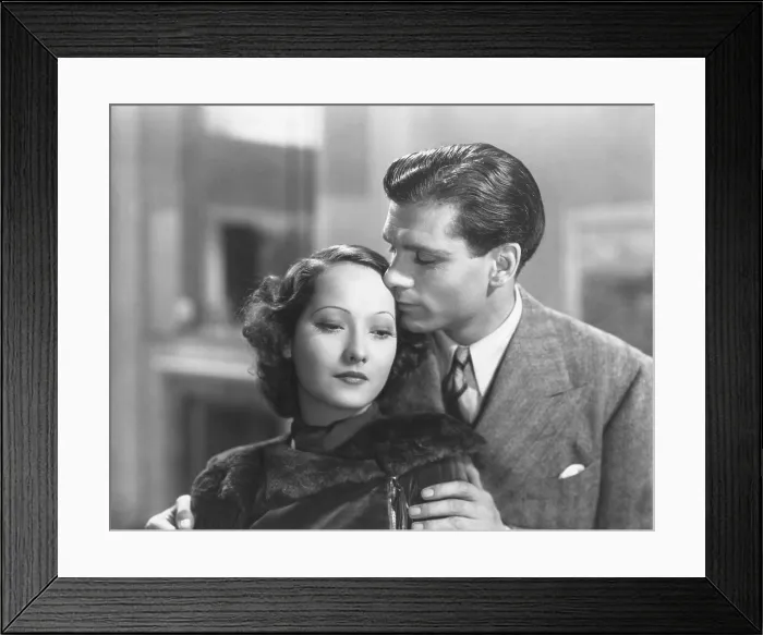 Framed Print : THE DIVORCE OF LADY X, from left: Merle Oberon, Laurence Olivier, 1938 Framed Print : THE DIVORCE OF LADY X, from left: Merle Oberon, Laurence Olivier, 1938