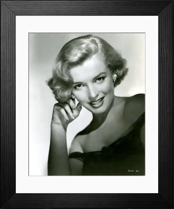 Framed Print : Marilyn Monroe in LOVE NEST, 1951. - Photo: Courtesy Everett Collection