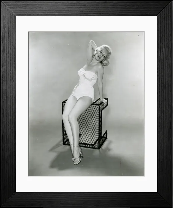 Framed Print : Marilyn Monroe, 1953. - Photo: Courtesy Everett Collection Framed Print : Marilyn Monroe, 1953. - Photo: Courtesy Everett Collection