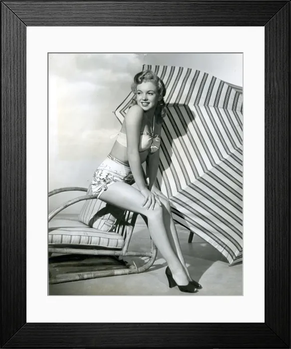 Framed Print : Marilyn Monroe, ca. 1950. - Photo: Courtesy Everett Collection Framed Print : Marilyn Monroe, ca. 1950. - Photo: Courtesy Everett Collection