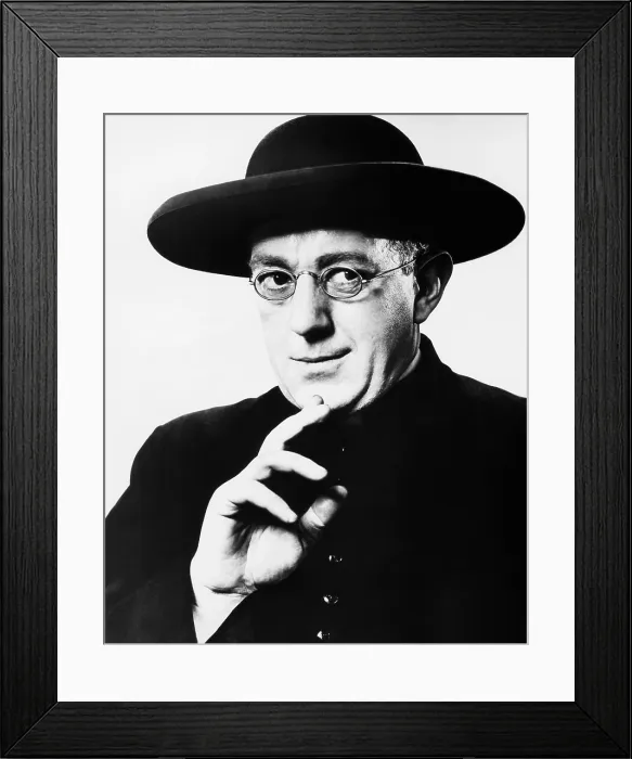 Framed Print : THE DETECTIVE, Alec Guinness, 1954 Framed Print : THE DETECTIVE, Alec Guinness, 1954