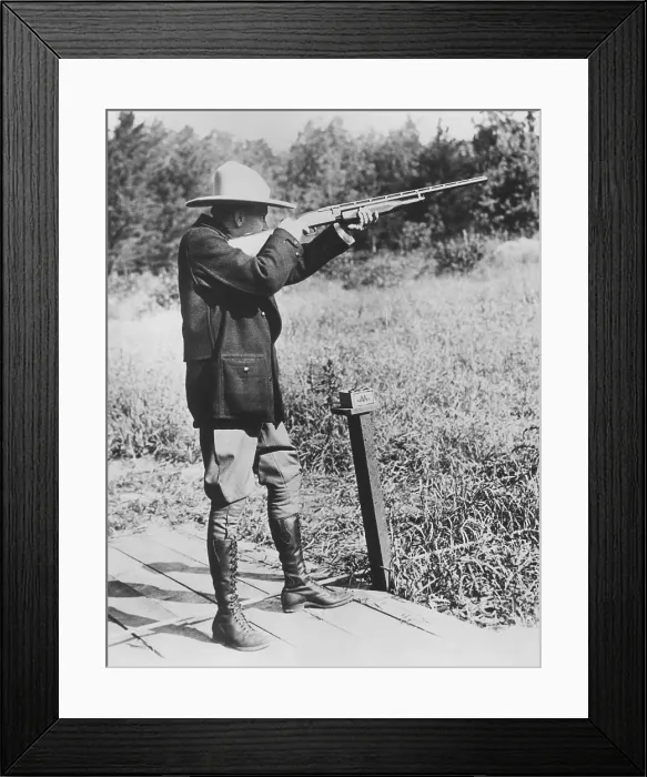 Framed Print : Pres. Calvin Coolidge shooting clay pigeons at Bruel, Wisconsin. Sept. 5, 1928