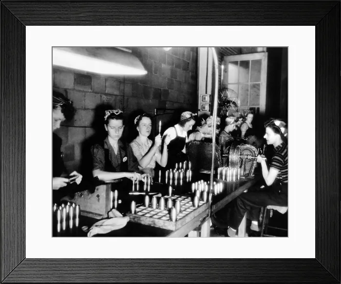 Framed Print : American women manufacturing high explosive shells Framed Print : American women manufacturing high explosive shells