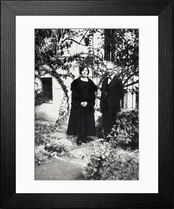 Framed Print : The Polish harpsichordist Wanda Landowska and the Spanish composer Manuel de Falla in Granada. AISA / Everett Collection**US SALES ONLY** Framed Print : The Polish harpsichordist Wanda Landowska and the Spanish composer Manuel de Falla in Granada. AISA / Everett Collection**US SALES ONLY**