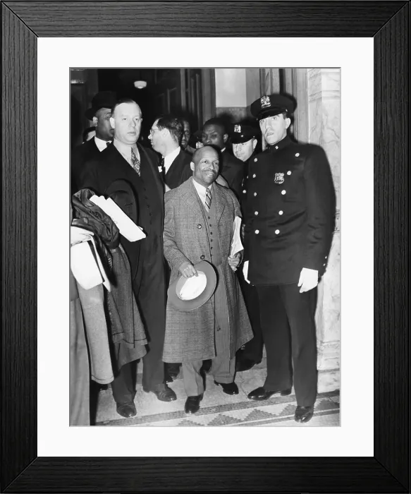 Framed Print : Guarded by a policeman, Father Divine, leaves Felony Court, NYC, April 30, 1937 Framed Print : Guarded by a policeman, Father Divine, leaves Felony Court, NYC, April 30, 1937
