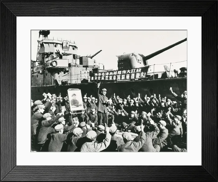 Framed Print : China. Cultural Revolution (1966-1967). Chinese army marines with Mao's 'Red Book'. AISA / Everett Collection**US SALES ONLY** Framed Print : China. Cultural Revolution (1966-1967). Chinese army marines with Mao's 'Red Book'. AISA / Everett Collection**US SALES ONLY**