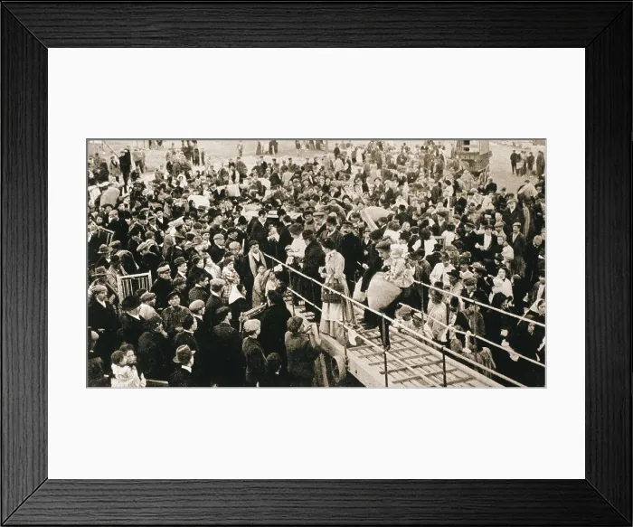 Framed Print : SPAIN. Barcelona. Spain (1910). Barcelona. Emigrants embarking in the harbour. Image published in 'Ilustracin Catalana' (18th December, 1910)