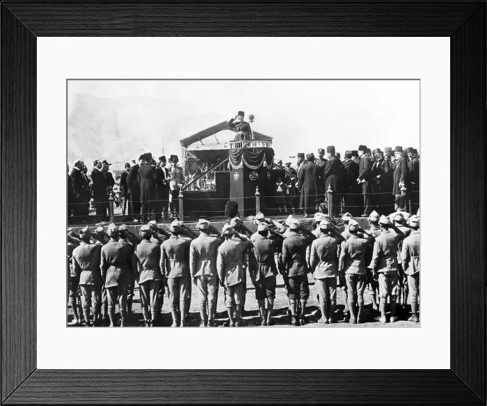 Framed Print : Afghanistan Independence Day celebration in Kabul. His Majesty Nadir Khan returning the salute during the troop review